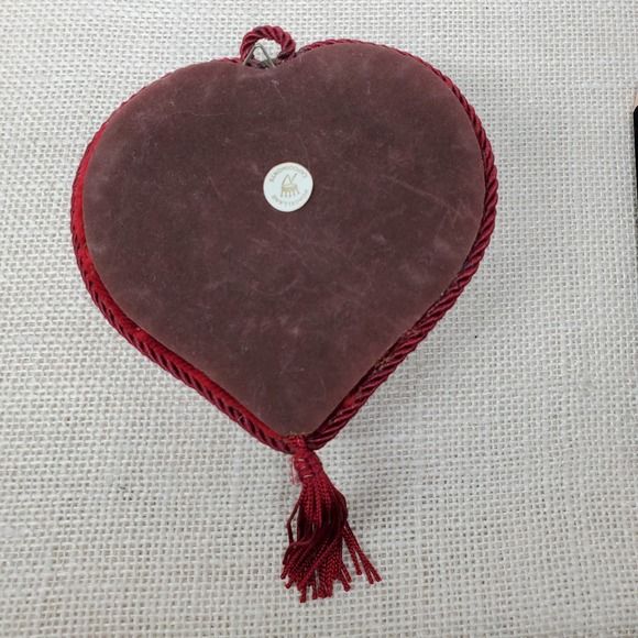 Corduroy heart capodimonte porcelain heart rose petal flower romantic Victorian - Picture 2 of 5